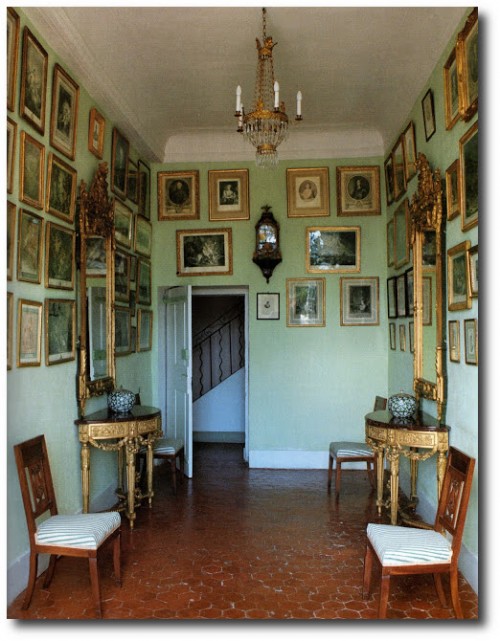 17th century room in Chateaux d'Ansouis, provence, france. The World of Interiors, Jan 2002